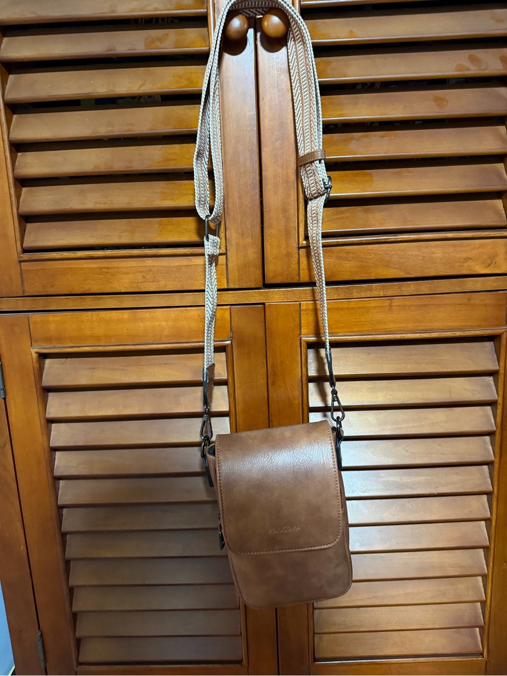 Compact Brown Crossbody Bag with Adjustable Strap